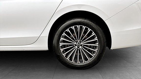 Volkswagen Passat 6 of 19