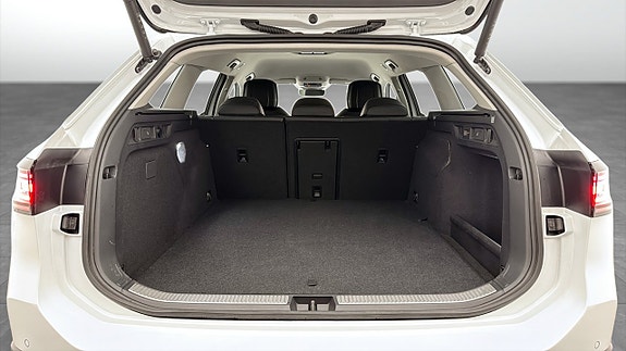 Volkswagen Passat 12 of 19