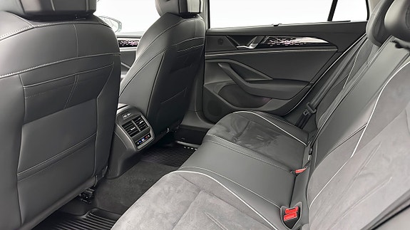 Volkswagen Passat 11 of 19