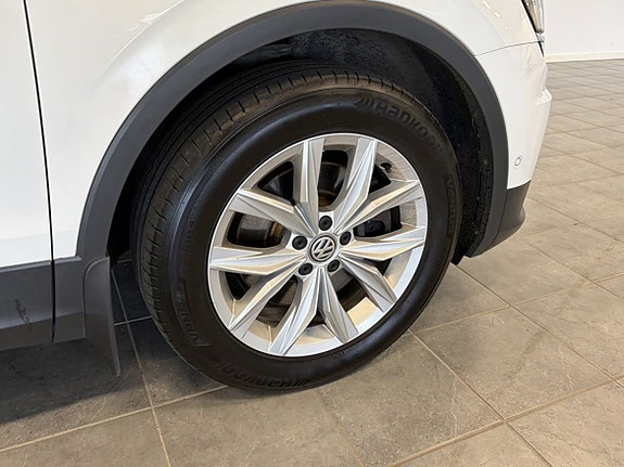 Volkswagen Tiguan Allspace 3 of 5