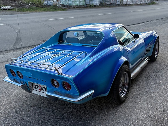 Chevrolet Corvette 4 of 5