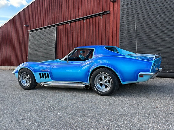Chevrolet Corvette 3 of 5