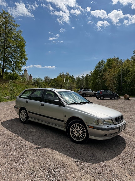 Volvo V40 4 of 5