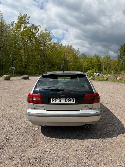Volvo V40 3 of 5