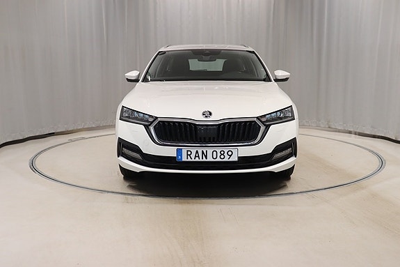 Skoda Octavia 2 of 5