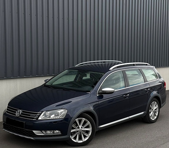 Volkswagen Passat Alltrack 2 of 5