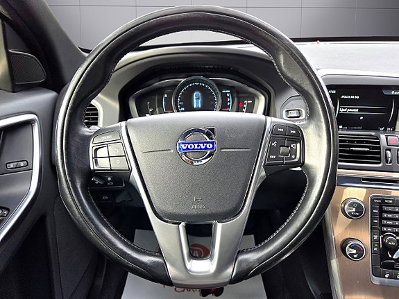 Volvo XC60 16 of 22