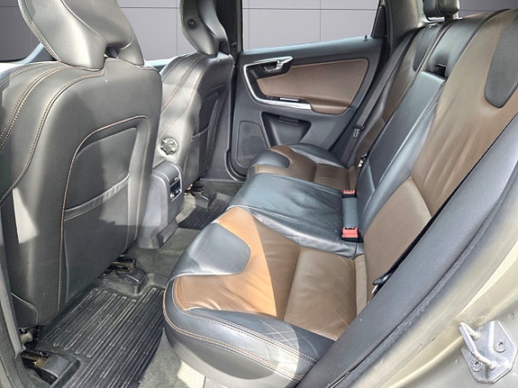 Volvo XC60 13 of 22