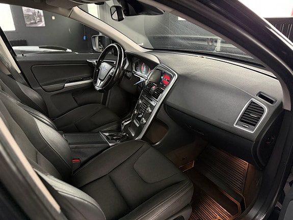 Volvo XC60 9 of 14
