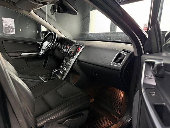 Volvo XC60 8 of 14
