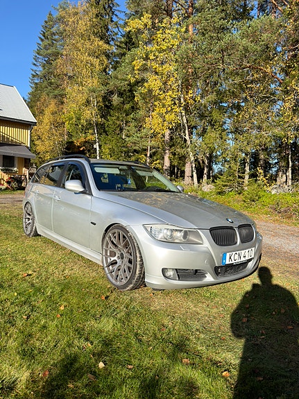 BMW 320d 2 of 10