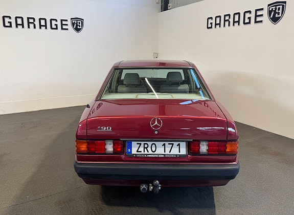 Mercedes-Benz 190 5 of 5