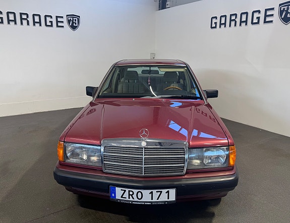 Mercedes-Benz 190 4 of 5