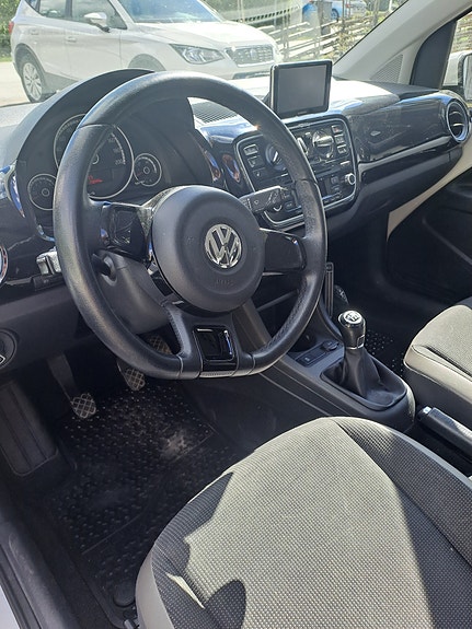 Volkswagen UP! 5 of 5