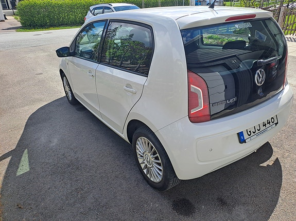 Volkswagen UP! 4 of 5