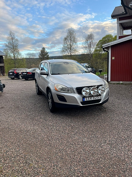 Volvo XC60 2 of 5