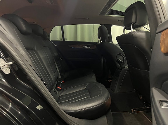 Mercedes-Benz CLS350 9 of 25