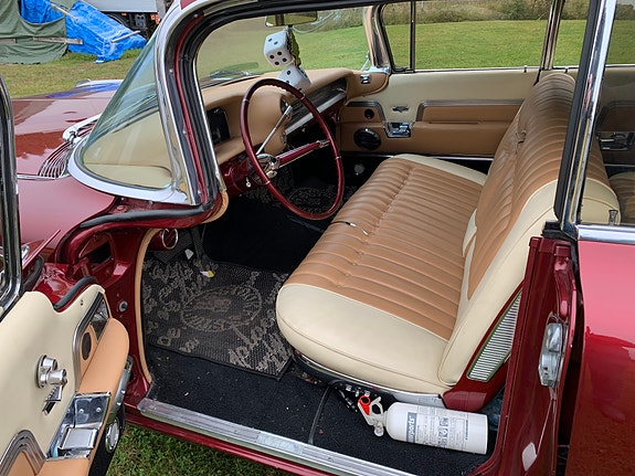 Cadillac Sedan DeVille 2 of 12