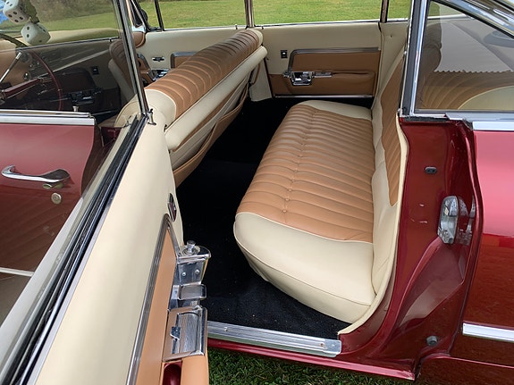 Cadillac Sedan DeVille 12 of 12
