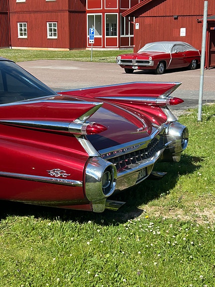 Cadillac Sedan DeVille 4 of 12
