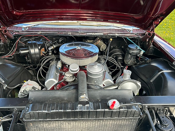 Cadillac Sedan DeVille 4 of 5