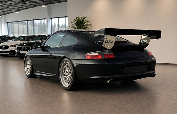 Porsche 911 Carrera 4 of 4
