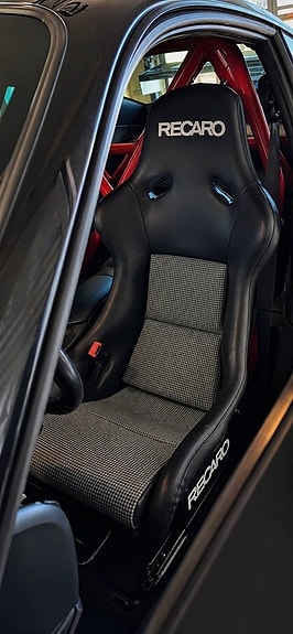 Porsche 911 Carrera 3 of 4