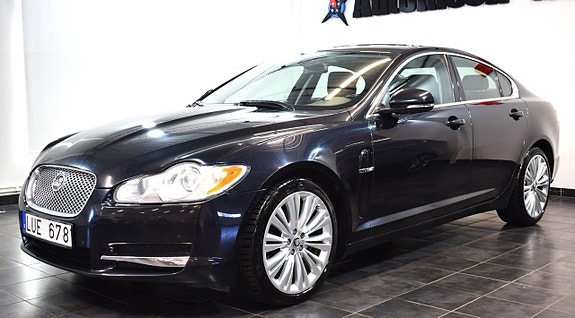 Jaguar XF 2 of 5