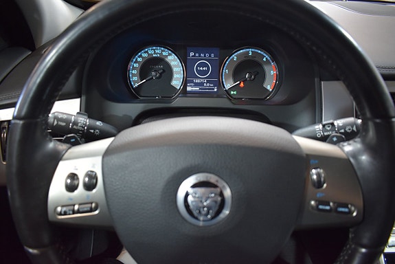 Jaguar XF 18 of 20