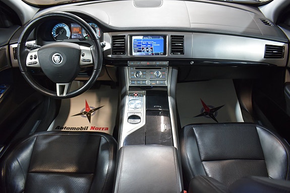 Jaguar XF 6 of 20