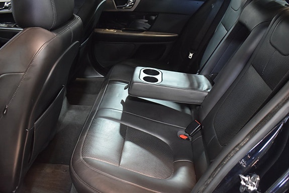 Jaguar XF 12 of 20