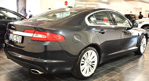 Jaguar XF 4 of 5