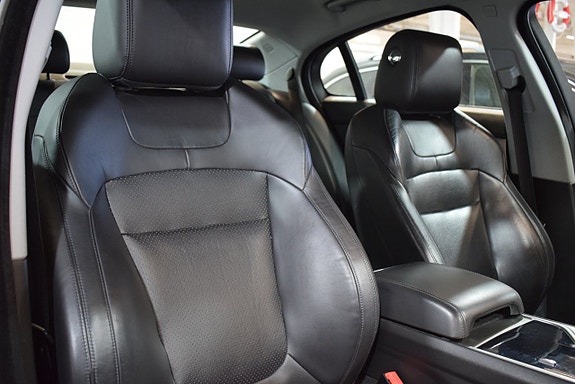 Jaguar XF 10 of 20