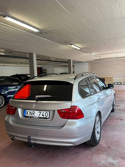 BMW 318d 3 of 5