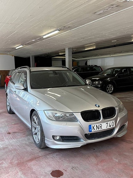 BMW 318d 4 of 5