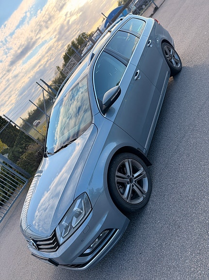 Volkswagen Passat 2 of 5