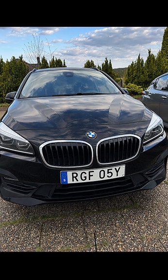BMW 216i 2 of 4