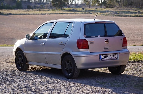 Volkswagen Polo 2 of 5
