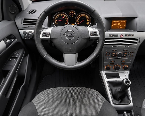 Opel Astra 8 of 10