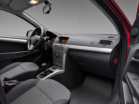 Opel Astra 9 of 10