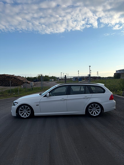 BMW 320d 3 of 5
