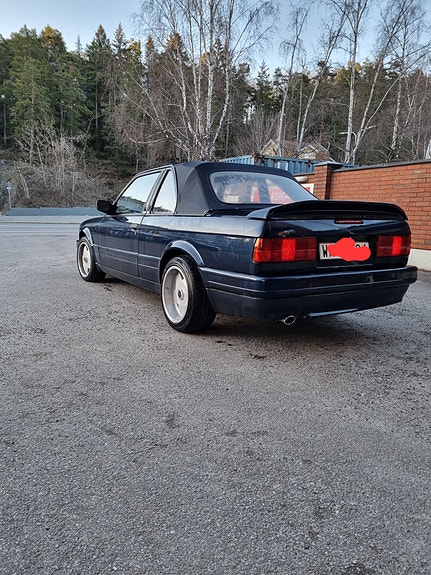 BMW 318i 3 of 4