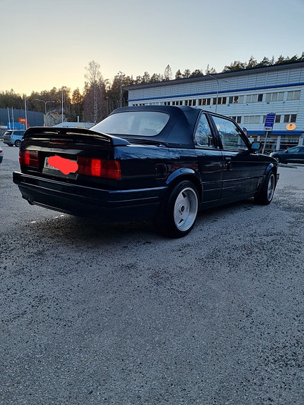 BMW 318i 4 of 4