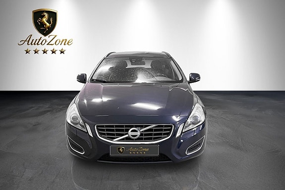 Volvo V60 2 of 5