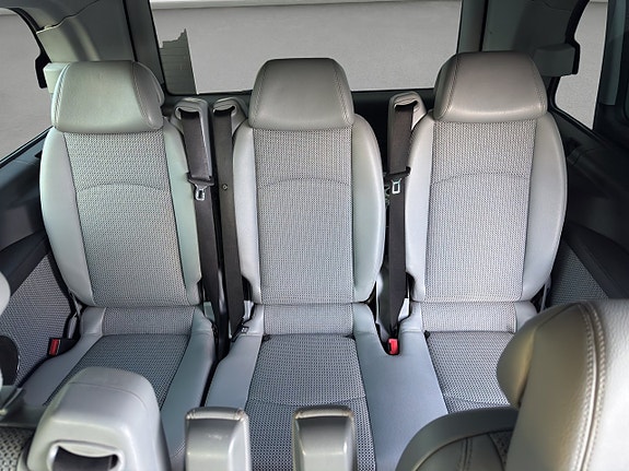 Mercedes-Benz Viano 15 of 15