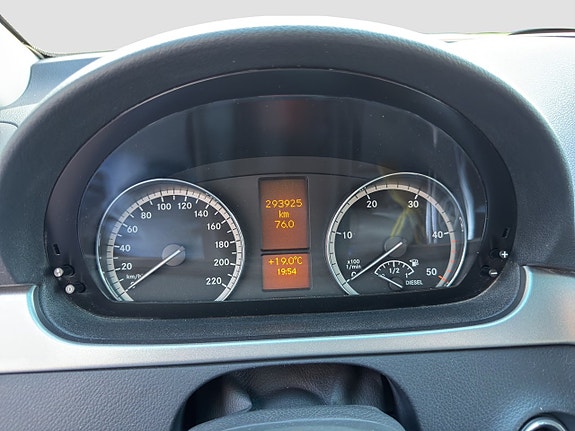 Mercedes-Benz Viano 10 of 15