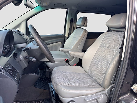 Mercedes-Benz Viano 9 of 15