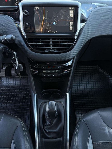 Peugeot 2008 16 of 24