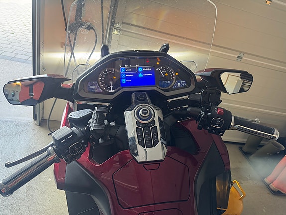 Honda GL1800 Gold Wing 2 of 4