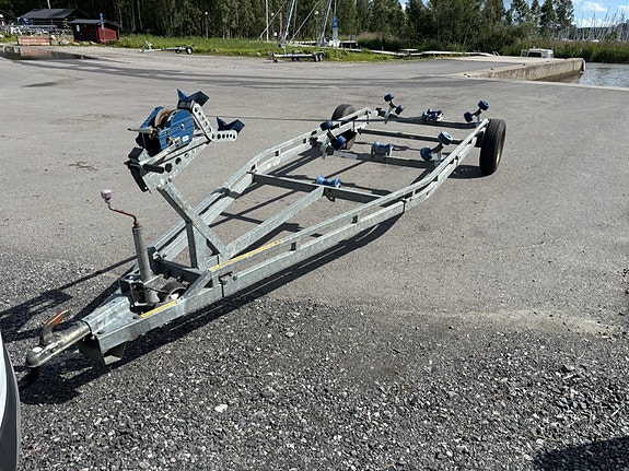 Örnvik 670 med trailer 2 of 5